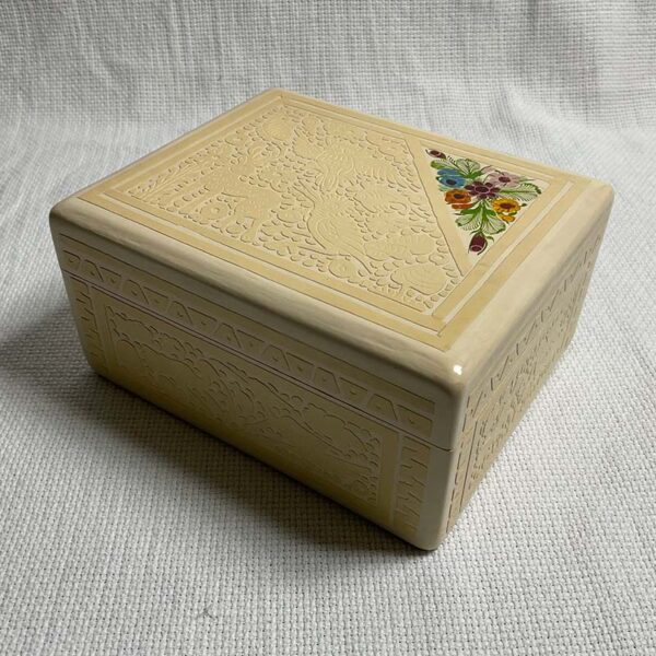 Artesanías - Caja con aves, peces y flores