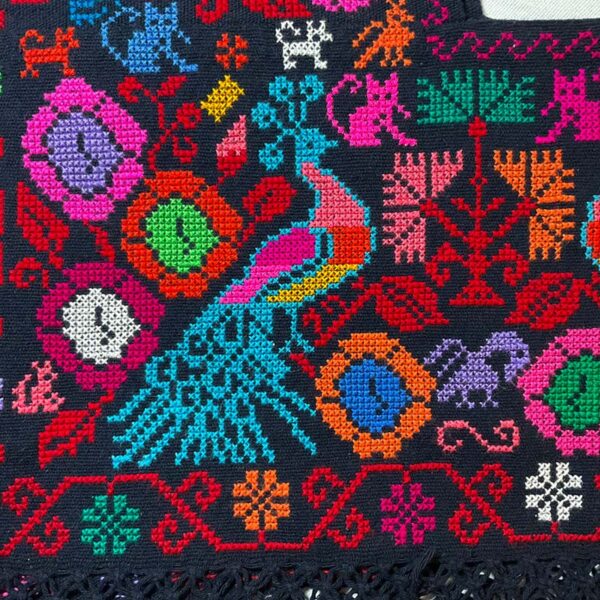 Artesanías - Chal bordado floral