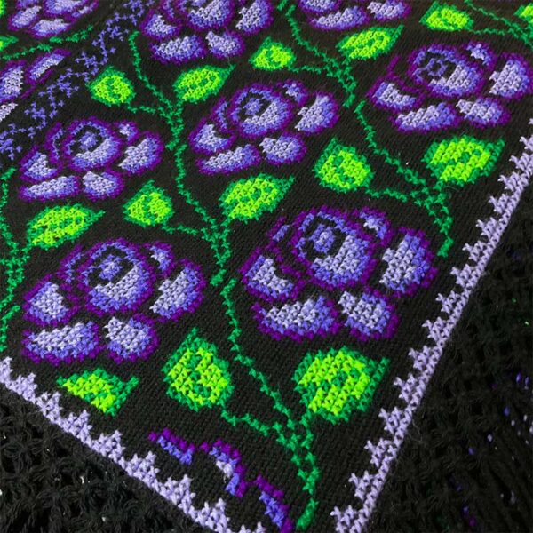 Artesanías - Chal bordado morado
